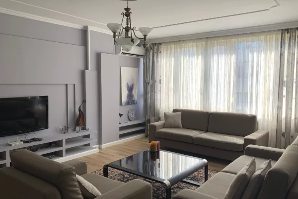 🏡 Jepet me qira apartament 2+1+2 pranë Stadiumit Air Albania
