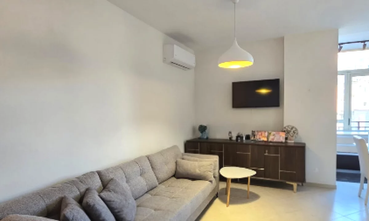Shtepi me qera Apartament ne Tirane, 2+1, Mobilimi E mobiluar, Pagesa 85,000  Leke.