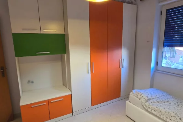 Shtepi me qera Apartament ne Tirane, 2+1, Mobilimi E mobiluar, Pagesa 85,000  Leke.