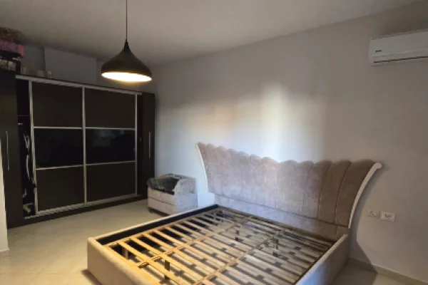 Shtepi me qera Apartament ne Tirane, 2+1, Mobilimi E mobiluar, Pagesa 85,000  Leke.