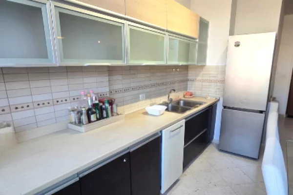 Shtepi me qera Apartament ne Tirane, 2+1, Mobilimi E mobiluar, Pagesa 85,000  Leke.