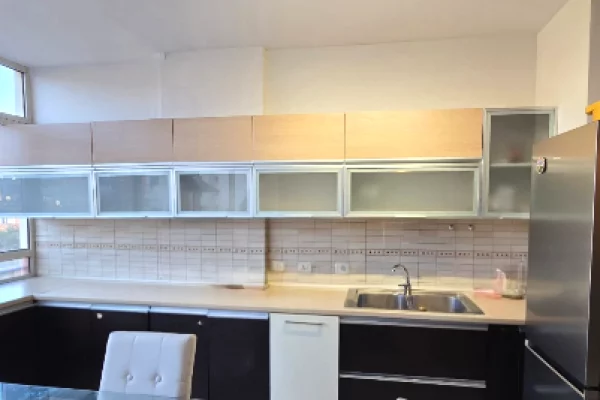 Shtepi me qera Apartament ne Tirane, 2+1, Mobilimi E mobiluar, Pagesa 85,000  Leke.