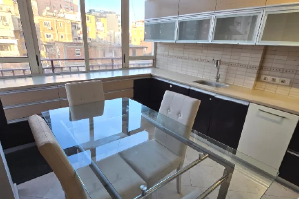 Shtepi me qera Apartament ne Tirane, 2+1, Mobilimi E mobiluar, Pagesa 85,000  Leke.
