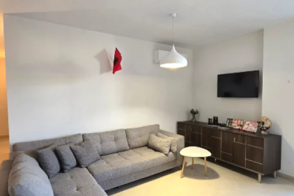 Shtepi me qera Apartament ne Tirane, 2+1, Mobilimi E mobiluar, Pagesa 85,000  Leke.