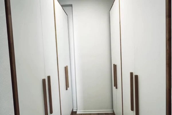 Shtepi ne shitje Apartament ne Tirane, 3+1, Mobilimi Pjeserisht e mobiluar, Pagesa 370,050  Euro.