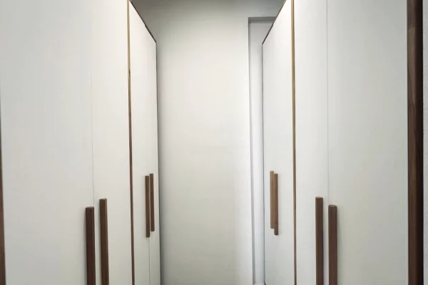 Shtepi ne shitje Apartament ne Tirane, 3+1, Mobilimi Pjeserisht e mobiluar, Pagesa 370,050  Euro.