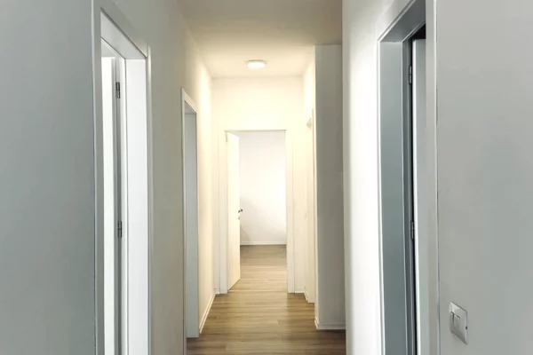 Shtepi ne shitje Apartament ne Tirane, 3+1, Mobilimi Pjeserisht e mobiluar, Pagesa 370,050  Euro.