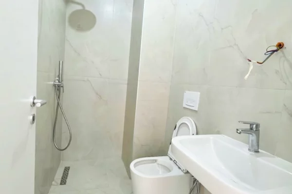 Shtepi ne shitje Apartament ne Tirane, 1+1, Mobilimi Bosh, pa mobiluar, Pagesa 89,050  Euro.