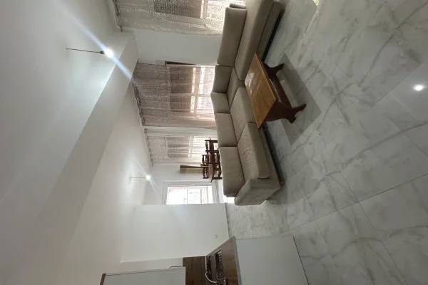 Shtepi me qera Apartament ne Tirane, 2+1, Mobilimi E mobiluar, Pagesa 45,000  Leke.