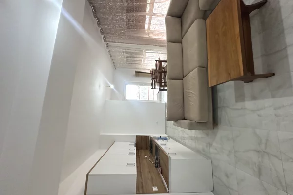 Shtepi me qera Apartament ne Tirane, 2+1, Mobilimi E mobiluar, Pagesa 45,000  Leke.