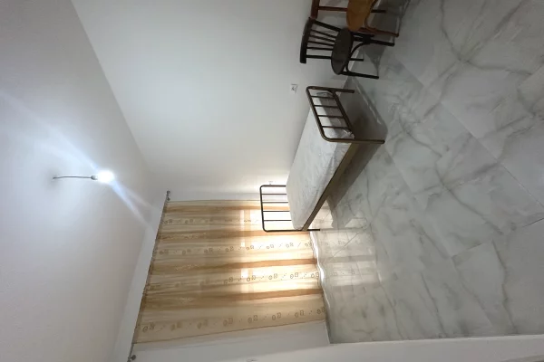 Shtepi me qera Apartament ne Tirane, 2+1, Mobilimi E mobiluar, Pagesa 45,000  Leke.