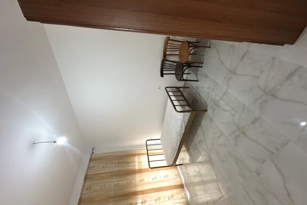 Shtepi me qera Apartament ne Tirane, 2+1, Mobilimi E mobiluar, Pagesa 45,000  Leke.