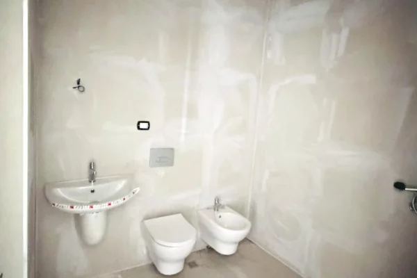 Shtepi ne shitje Apartament ne Tirane, 2+1, Mobilimi Bosh, pa mobiluar, Pagesa 220,060  Euro.