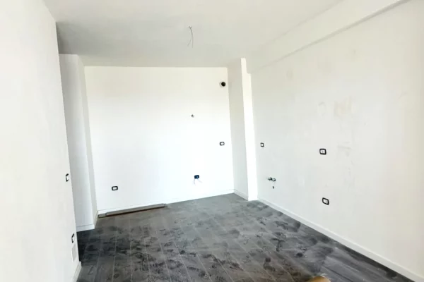 Shtepi ne shitje Apartament ne Tirane, 2+1, Mobilimi Bosh, pa mobiluar, Pagesa 220,060  Euro.