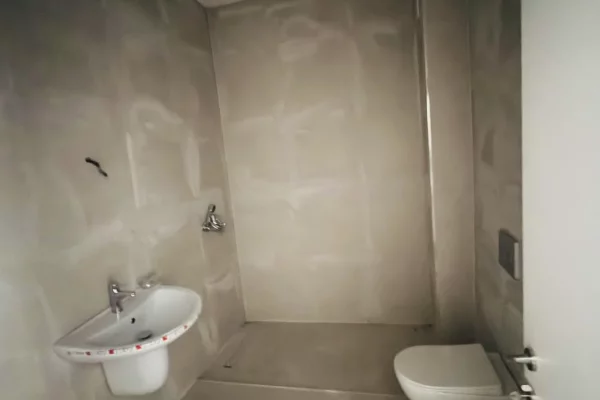 Shtepi ne shitje Apartament ne Tirane, 2+1, Mobilimi Bosh, pa mobiluar, Pagesa 220,060  Euro.