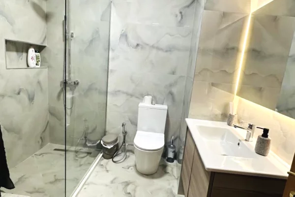 Shtepi me qera Apartament ne Tirane, 2+1, Mobilimi E mobiluar, Pagesa 100,000  Leke.