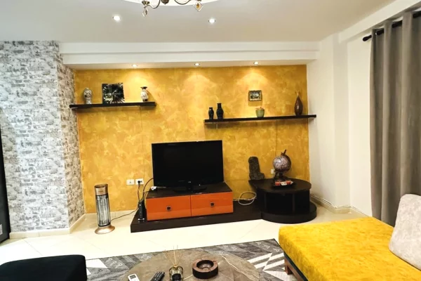 Shtepi me qera 2+1 ne Tirane - 100,000 Leke