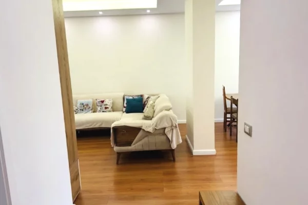 Shtepi me qera Apartament ne Tirane, 2+1, Mobilimi E mobiluar, Pagesa 75,007  Leke.