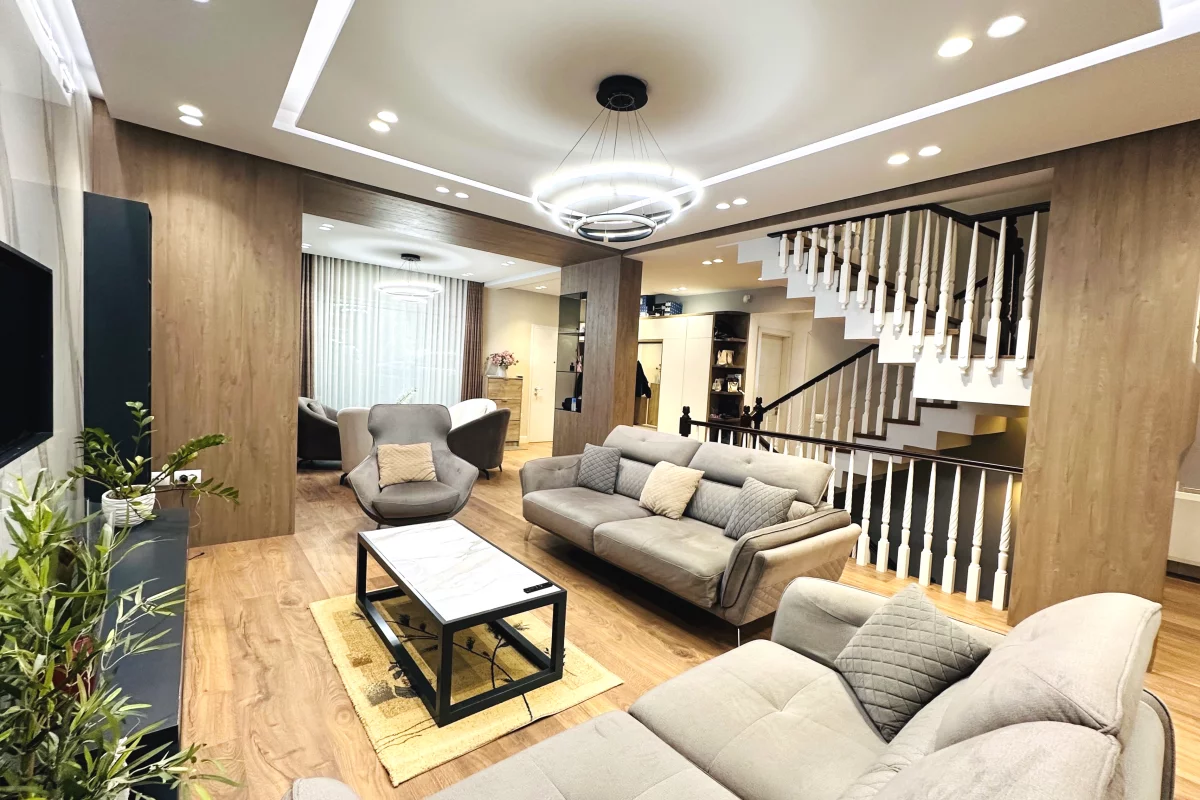 Shtepi ne shitje Apartament ne Tirane, 5+1, Mobilimi E mobiluar, Pagesa 900,060  Euro.