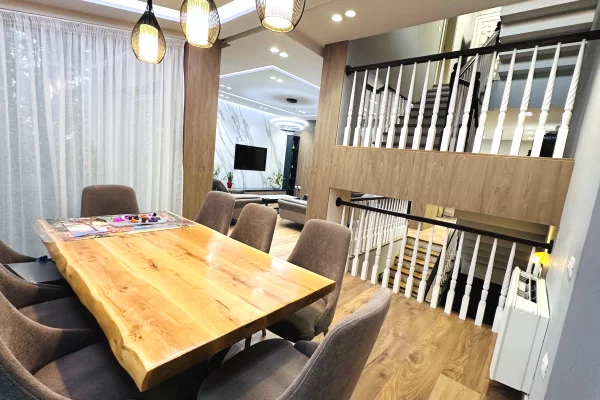Shtepi ne shitje Apartament ne Tirane, 5+1, Mobilimi E mobiluar, Pagesa 900,060  Euro.