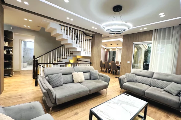 Shtepi ne shitje Apartament ne Tirane, 5+1, Mobilimi E mobiluar, Pagesa 900,060  Euro.