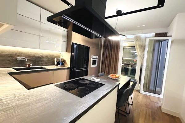 Shtepi ne shitje Apartament ne Tirane, 5+1, Mobilimi E mobiluar, Pagesa 900,060  Euro.