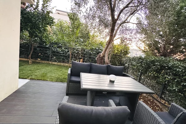 Shtepi ne shitje Apartament ne Tirane, 5+1, Mobilimi E mobiluar, Pagesa 900,060  Euro.