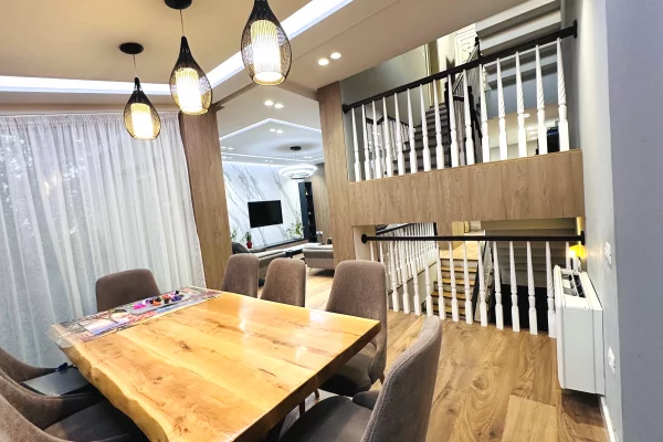 Shtepi ne shitje Apartament ne Tirane, 5+1, Mobilimi E mobiluar, Pagesa 900,060  Euro.