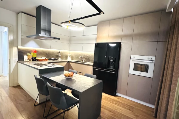Shtepi ne shitje Apartament ne Tirane, 5+1, Mobilimi E mobiluar, Pagesa 900,060  Euro.