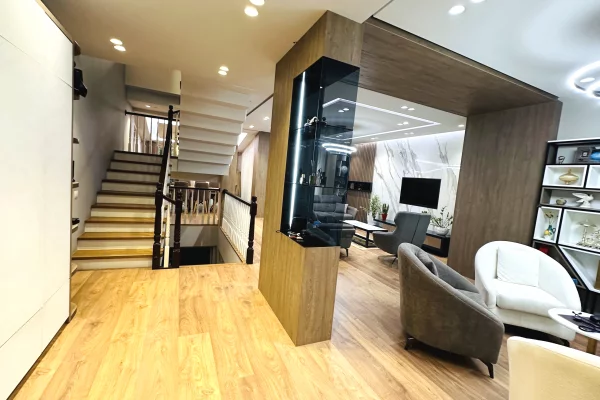 Shtepi ne shitje Apartament ne Tirane, 5+1, Mobilimi E mobiluar, Pagesa 900,060  Euro.
