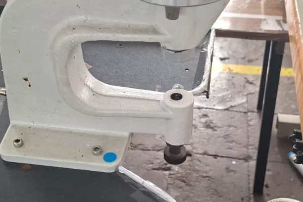 Shitet linje prodhimi rrobaqepsie - Makina qepese ne shitje