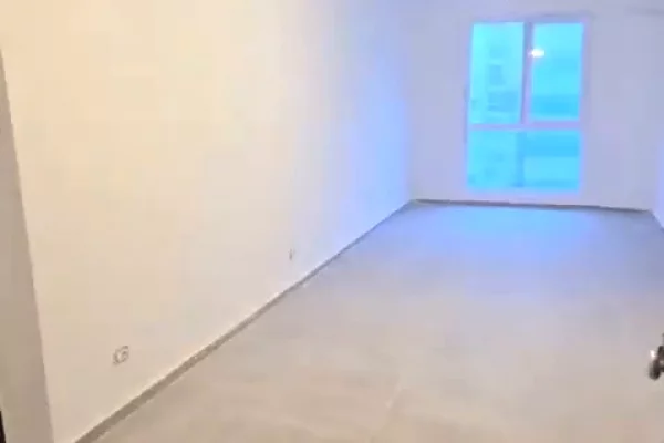 Shtepi ne shitje Apartament ne Durres, 2+1, Mobilimi Bosh, pa mobiluar, Pagesa 160,000  Euro.