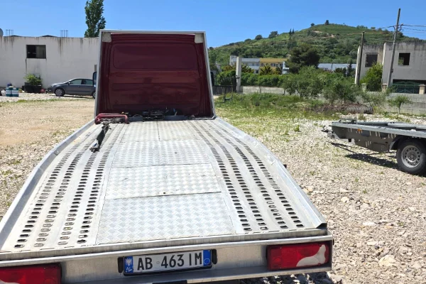 Makina ne shitje ne Durres, Mercedes-Benz, 2011 Diesel,Kambio Manual Pagesa 13,750  Euro.