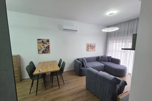 Shtepi me qera Apartament ne Tirane, 2+1, Mobilimi E mobiluar, Pagesa 50,000  Leke.