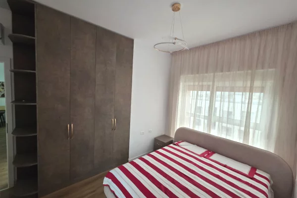 Shtepi me qera Apartament ne Tirane, 2+1, Mobilimi E mobiluar, Pagesa 50,000  Leke.