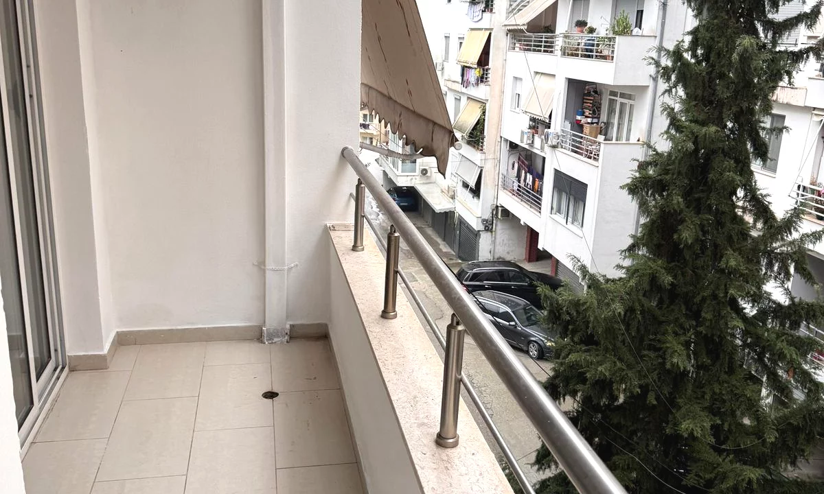 Shtepi me qera Apartament ne Tirane, 1+1, Mobilimi E mobiluar, Pagesa 215  Euro.