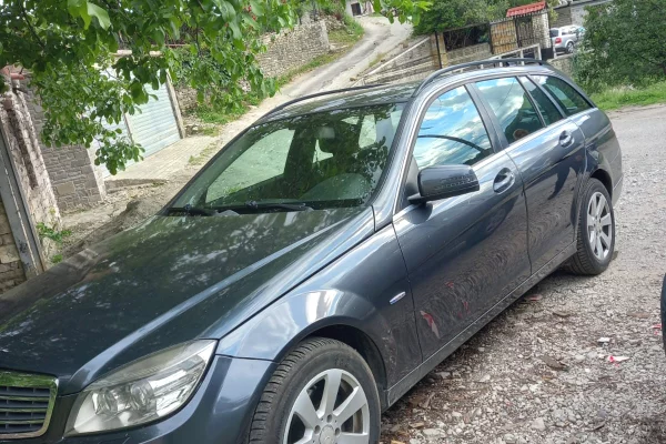 Makina ne shitje ne Berat - 6,400 Euro
