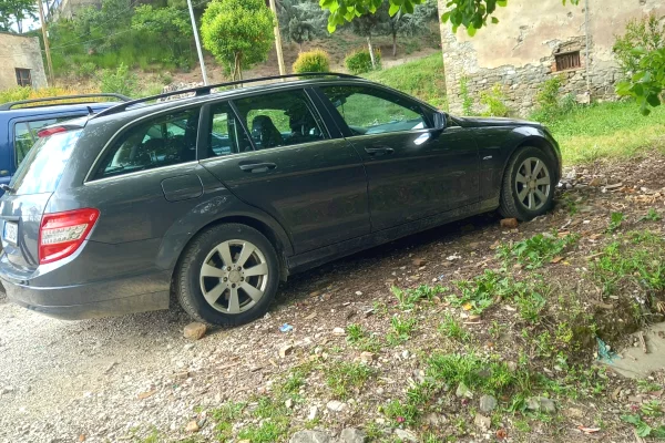 Makina ne shitje ne Berat, Mercedes-Benz, 2009 Diesel,Kambio Manual Pagesa 6,400  Euro.