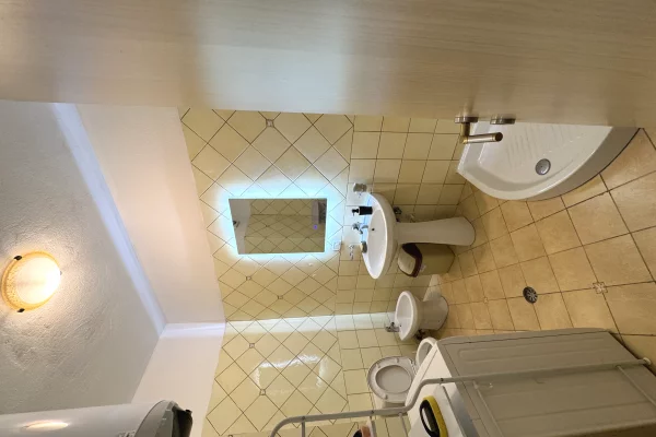 Shtepi me qera Apartament ne Tirane, 1+1, Mobilimi E mobiluar, Pagesa 50,000  Leke.
