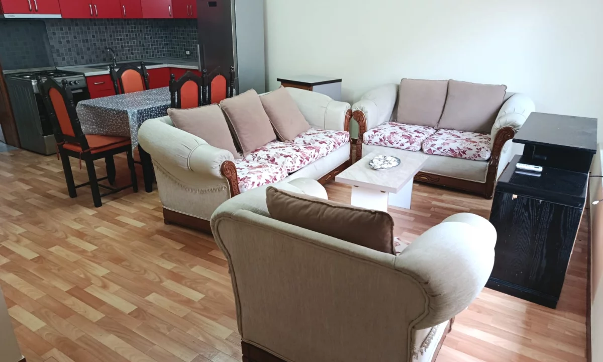 Shtepi me qera Apartament ne Tirane, 2+1, Mobilimi E mobiluar, Pagesa 370  Euro.