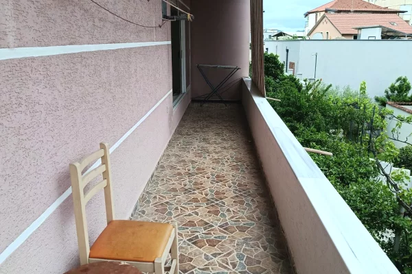 Shtepi me qera Apartament ne Tirane, 2+1, Mobilimi E mobiluar, Pagesa 370  Euro.