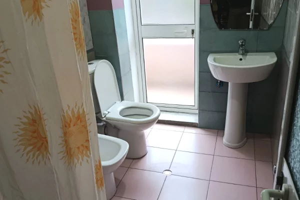Shtepi me qera Apartament ne Tirane, 2+1, Mobilimi E mobiluar, Pagesa 370  Euro.