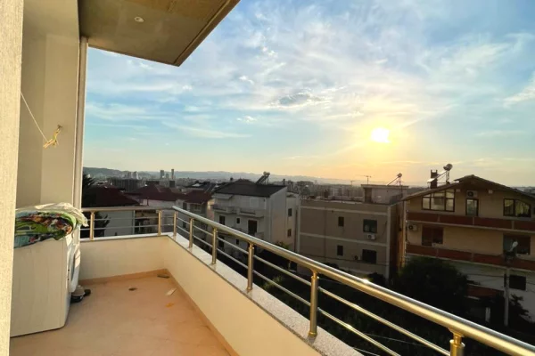 Shtepi me qera Apartament ne Tirane, 2+1, Mobilimi E mobiluar, Pagesa 40,000  Leke.
