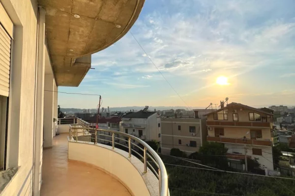 Shtepi me qera Apartament ne Tirane, 2+1, Mobilimi E mobiluar, Pagesa 40,000  Leke.