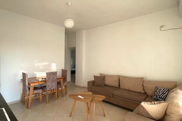 Shtepi me qera 2+1 ne Tirane - 40,000 Leke