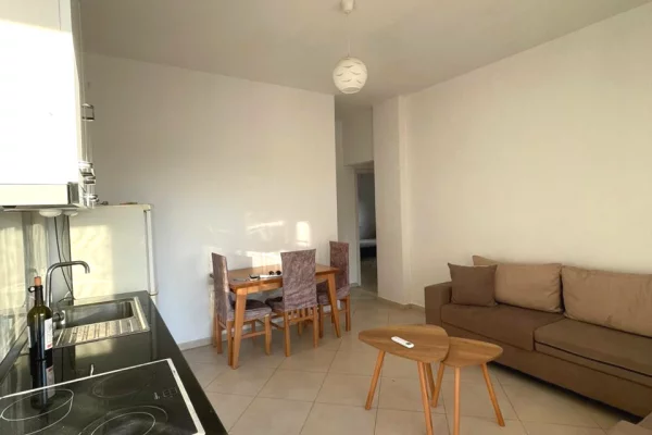 Shtepi me qera Apartament ne Tirane, 2+1, Mobilimi E mobiluar, Pagesa 40,000  Leke.
