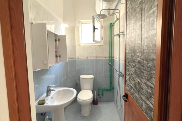 Shtepi me qera Apartament ne Tirane, 2+1, Mobilimi E mobiluar, Pagesa 40,000  Leke.