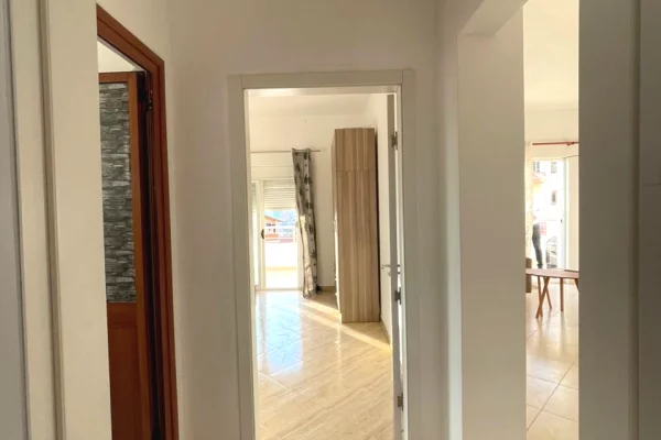 Shtepi me qera Apartament ne Tirane, 2+1, Mobilimi E mobiluar, Pagesa 40,000  Leke.