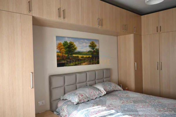Shtepi me qera Apartament ne Tirane, 2+1, Mobilimi E mobiluar, Pagesa 600  Euro.