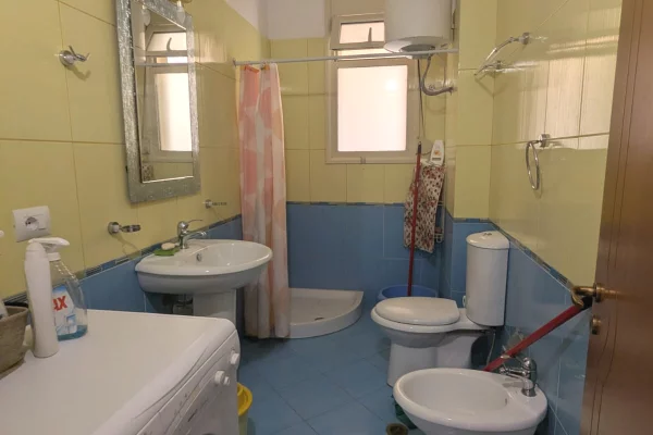 Shtepi me qera Apartament ne Vlore, 1+1, Mobilimi E mobiluar, Pagesa 450  Euro.